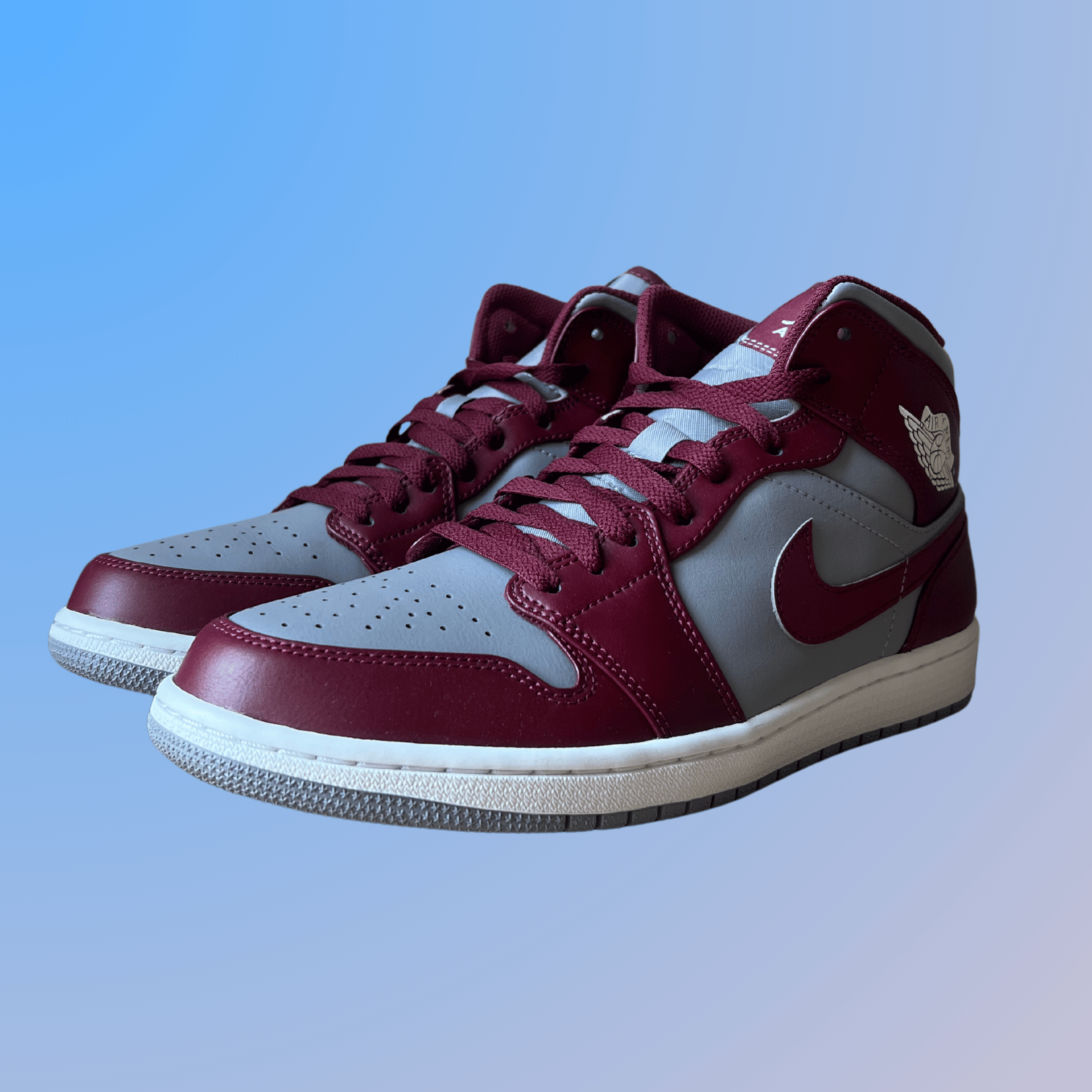 Jordan 1 Mid Cherrywood (new)