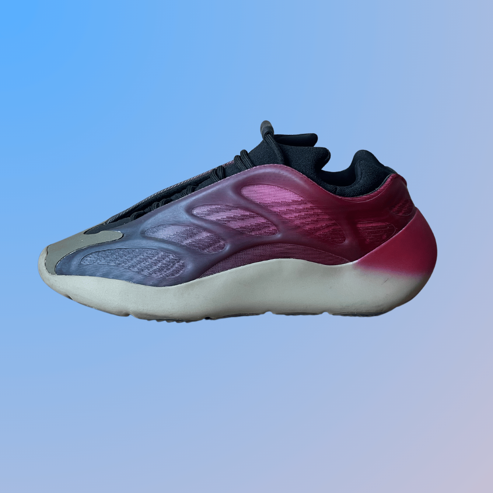 Yeezy 700 V3 Fade Carbon (used)
