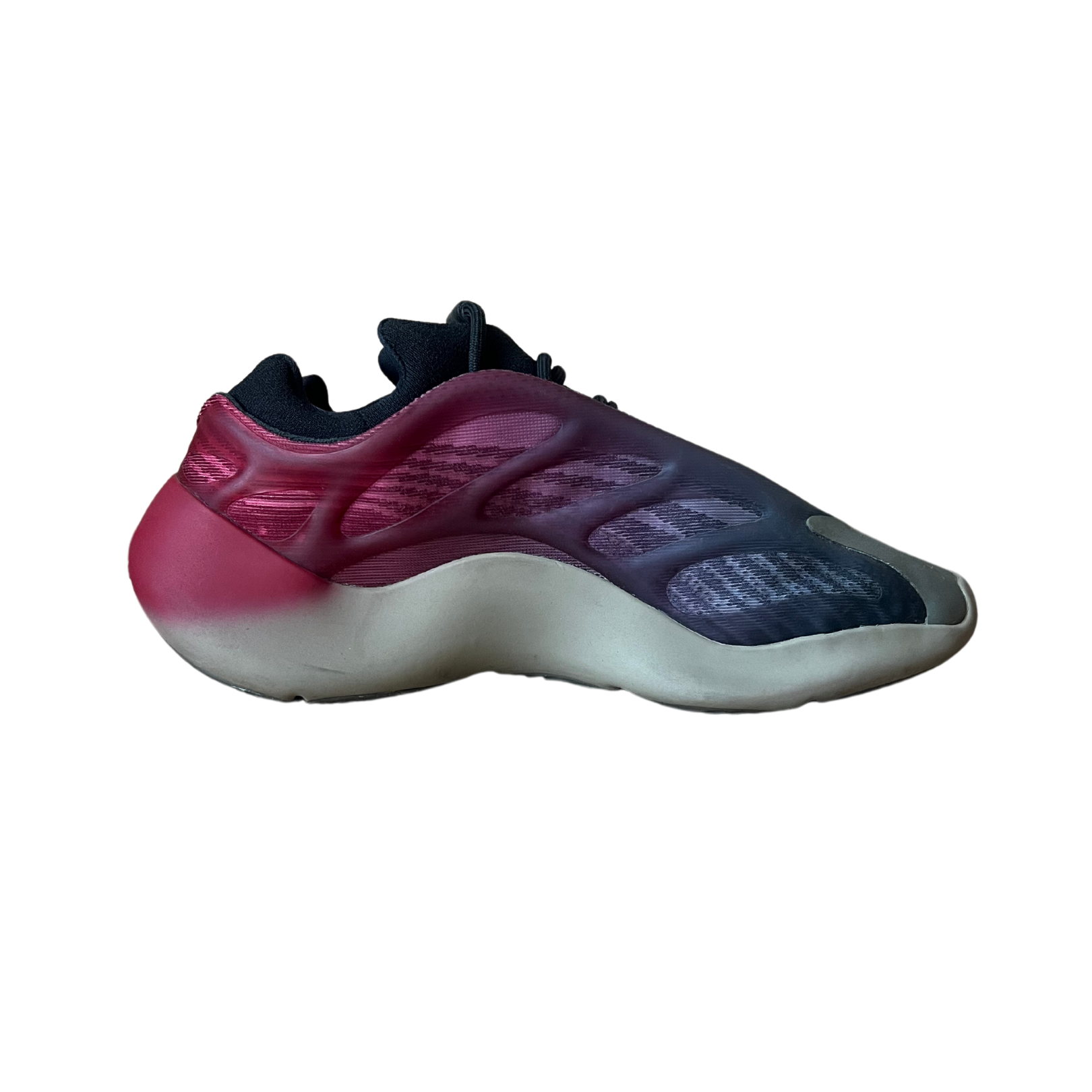 Yeezy 700 V3 Fade Carbon (használt)