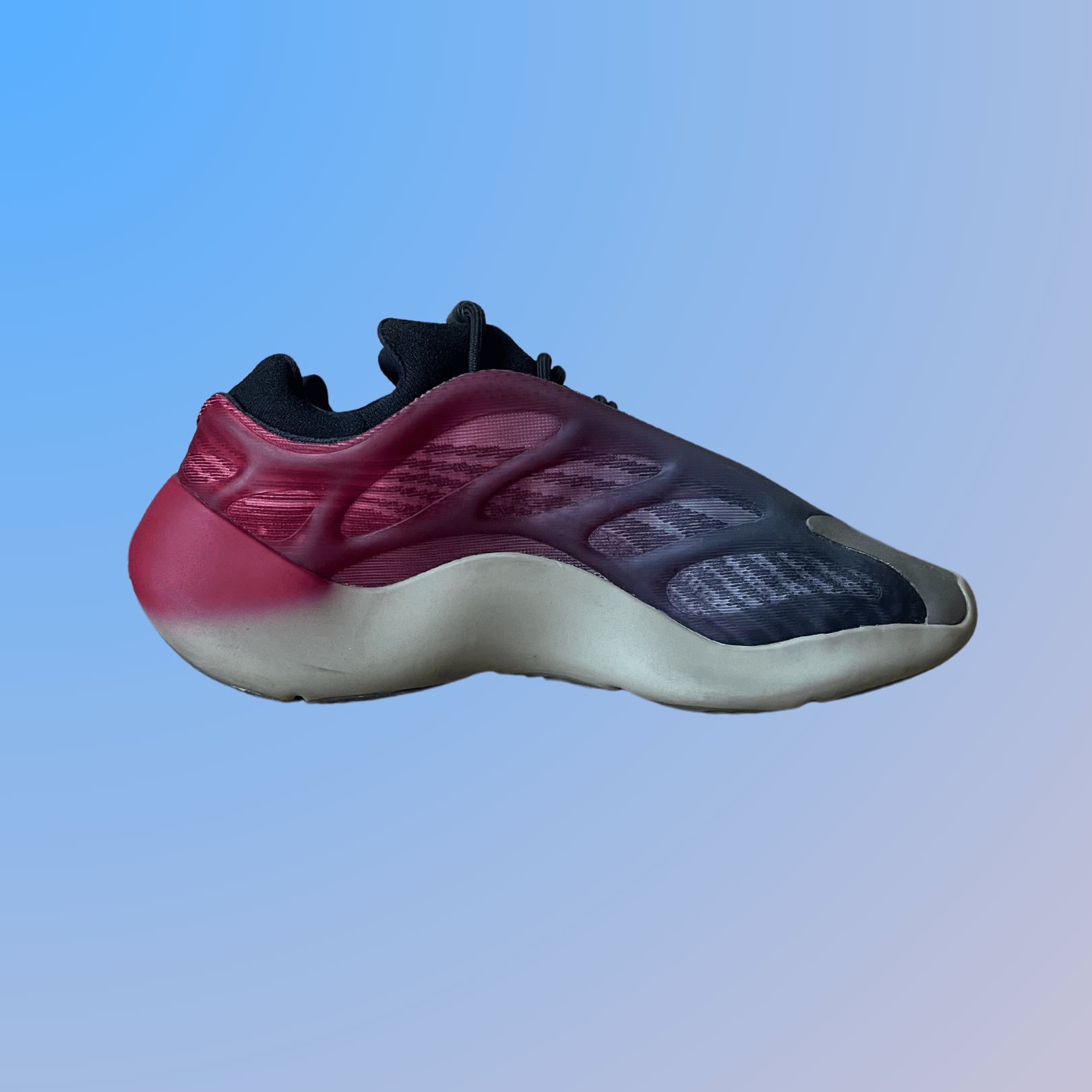 Yeezy 700 V3 Fade Carbon (used)