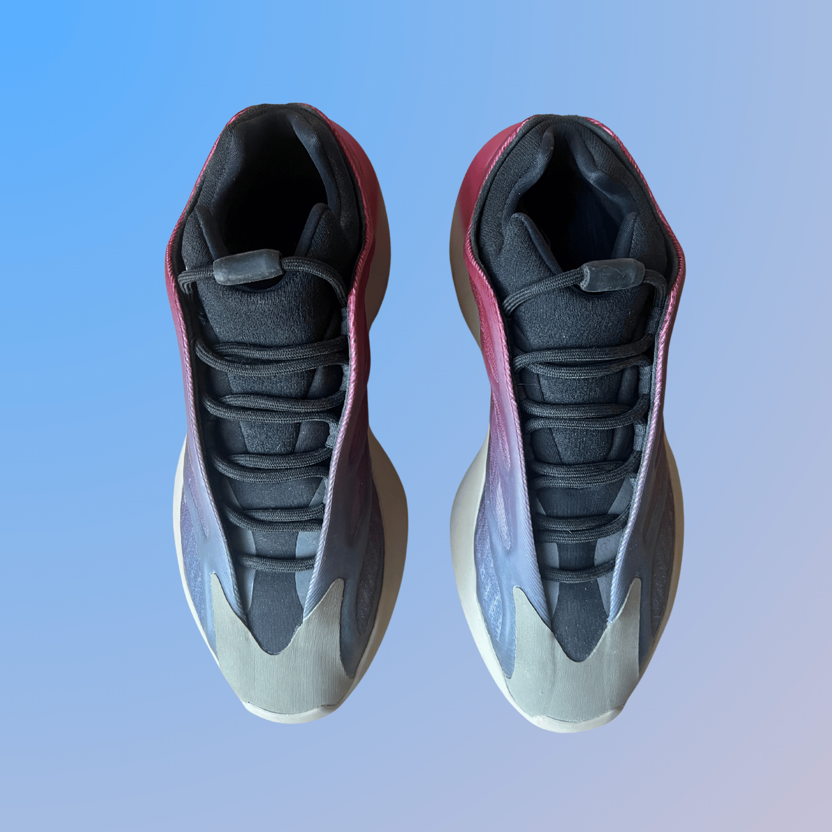 Yeezy 700 V3 Fade Carbon (used)