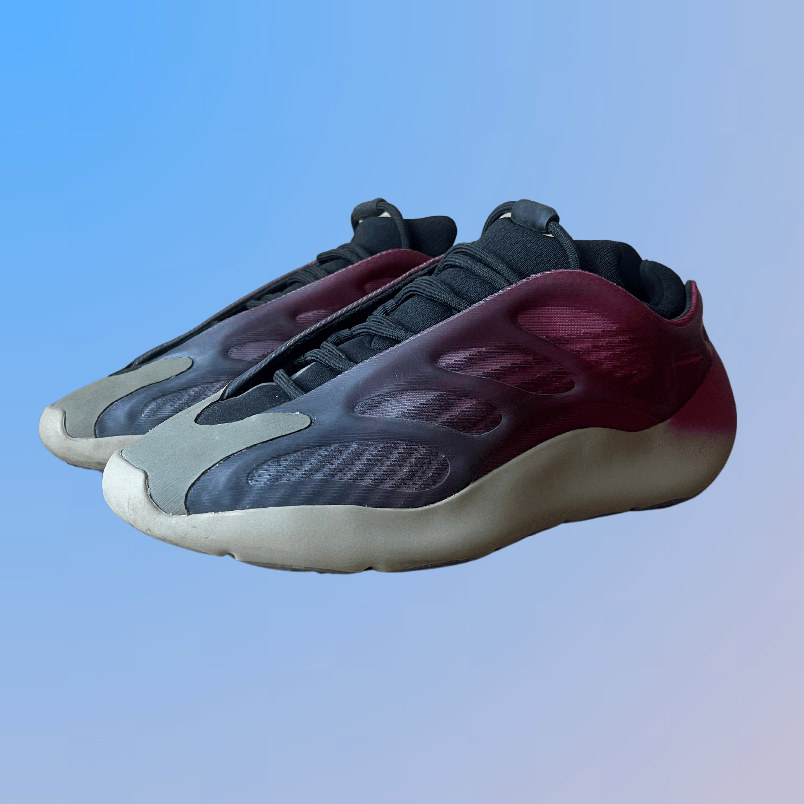 Yeezy 700 V3 Fade Carbon (used)