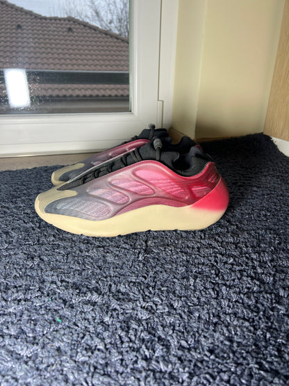 Yeezy 700 V3 Fade Carbon (használt)