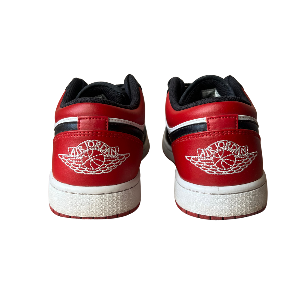 Jordan 1 Low Bred Toe Hátulnézet